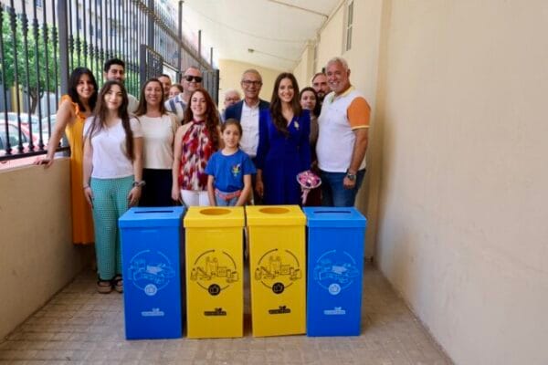 La Agrupación de Fallas del Marítimo recibe contenedores de reciclaje de Ecoembes