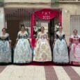Fallera mayor de Xàtiva de 2025 y su corte de honor