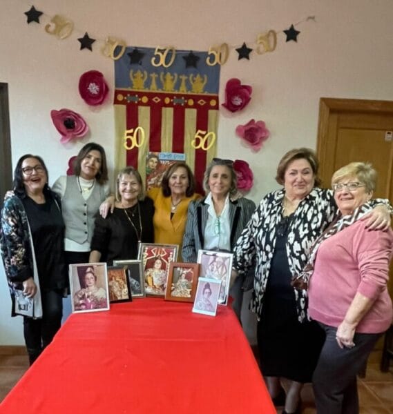 Reencuentro de falleras mayores de Benicalap-Campanar de 1975