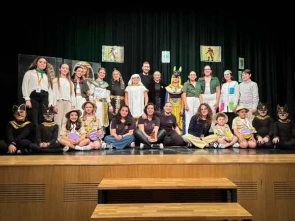 Elenco de la obra "Mòmies en trànsit" (Falla Cronista, Torrent)