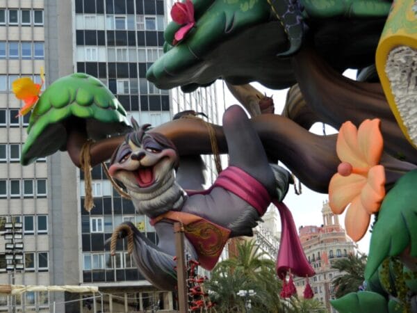 Detalle de la falla municipal de València de 2025