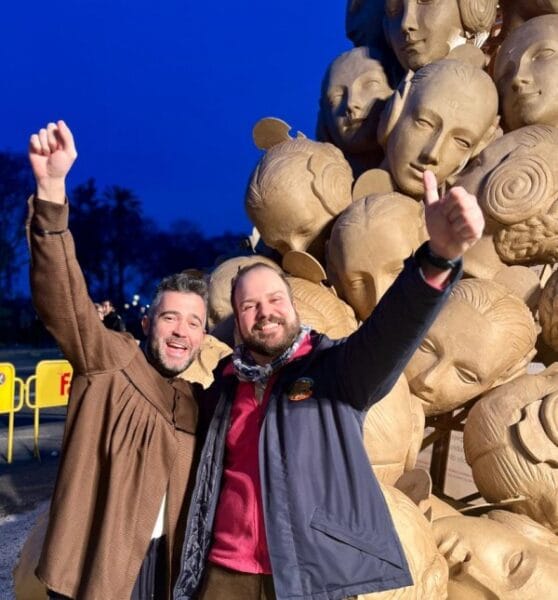 Javier Valiente "Revolution" renueva como artista en la Falla Blanquerías