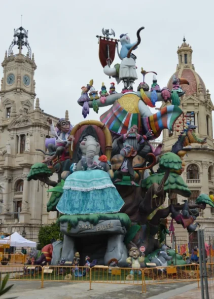 Falla del Ayuntamiento de València de 2025