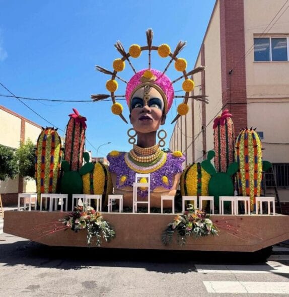 Carroza "Azteca", de Vicente J. García (foto: Gremio de Artistas Falleros de València)