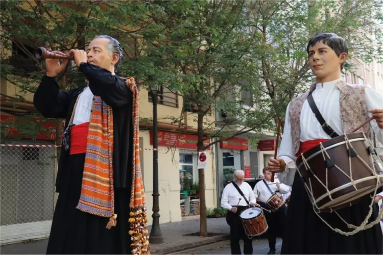 Gigantes de Valçaina (tabalet i dolçaina)