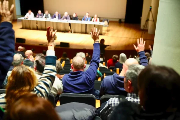 Votación en la asamblea de presidentes y presidentas de JCF (16/12/2025). Foto: JCF