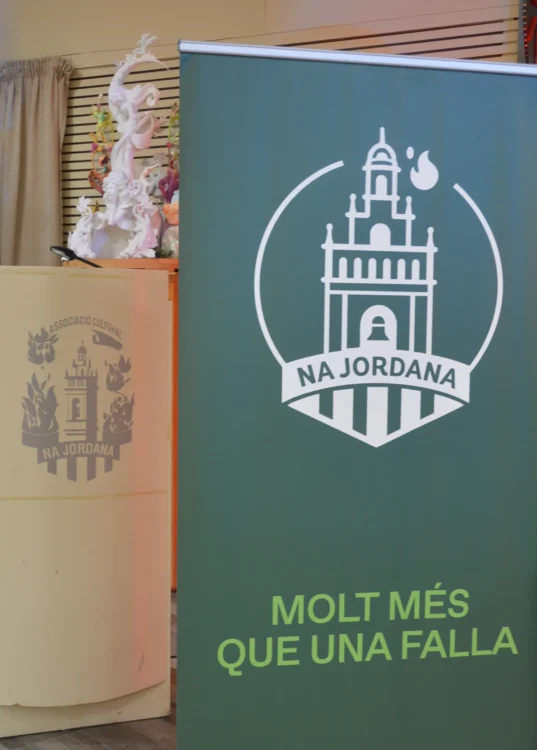 Logotipos antiguo y moderno de la Falla Na Jordana