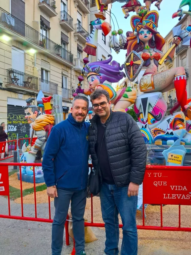 Sergio Musoles renueva como artista en la Falla El Clero