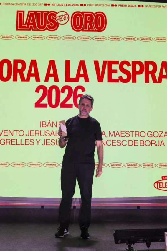 Premio Laus de Oro a Ibán Ramón, por el cartel de Pólvora a la Vespra