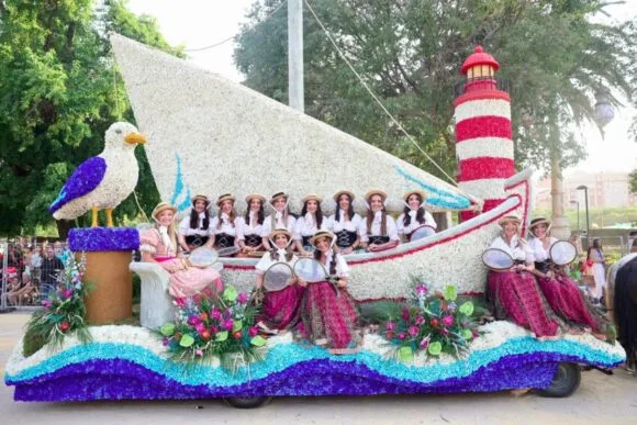 Carroza ganadora del Premio Extraordinario Barón de Cortés de la Batalla de Flores 2026 (foto: JCF)