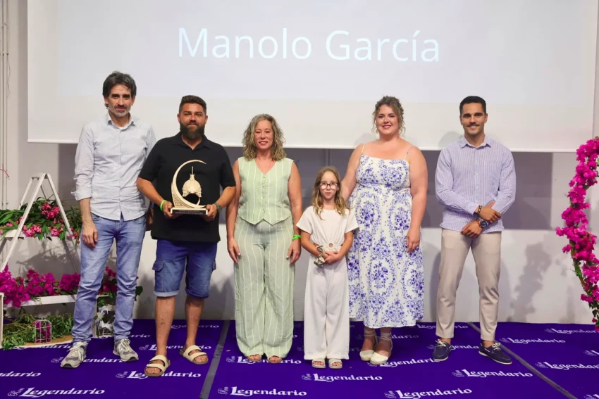 Manolo García, Distinción de la Falla Manuel Melià i Fuster - Carlos Cortina (foto: JCF)