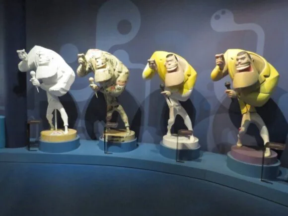 Construcción de un ninot de Freddie Mercury, en el Museu Faller de Gandia