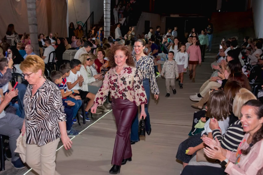 Pasarela Solidaria de la Falla La Palmera (Sagunt)